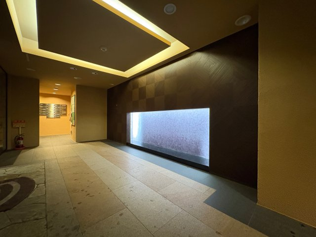 ルネ上野桜木のエントランス