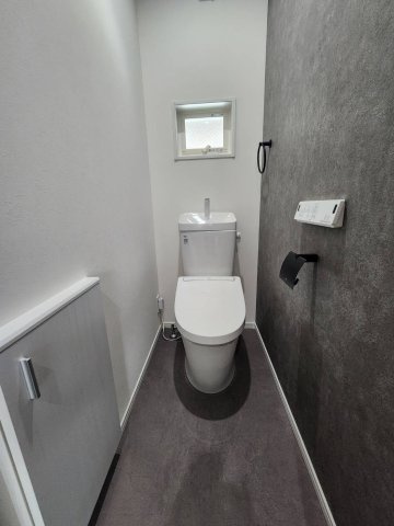 【トイレ】 | 東大阪市衣摺4丁目 | トイレは1階と2階の2ヶ所に完備です♪こちらは1階のシャワートイレです☆