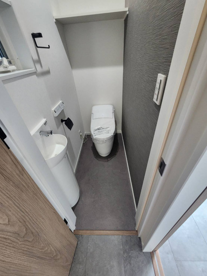 【トイレ】 | 東大阪市衣摺4丁目 | 2階はお掃除楽々タンクレストイレです☆