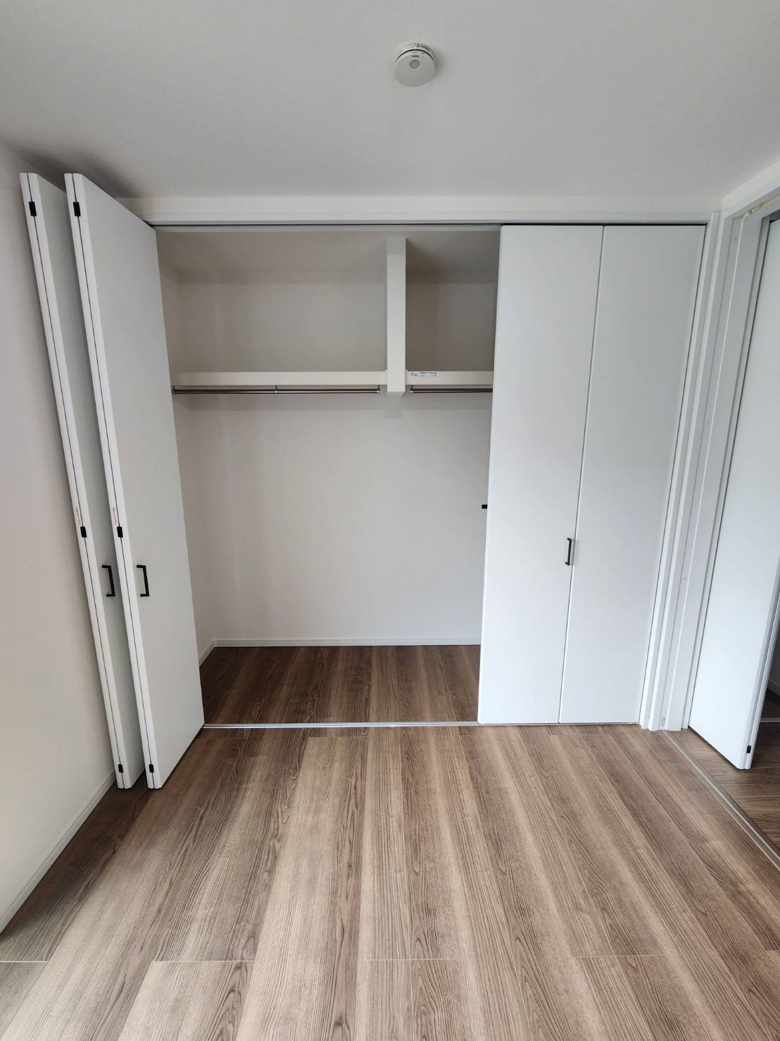 【寝室】の画像