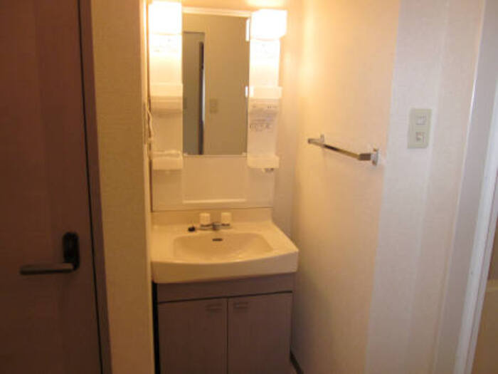 エクレール五井西　Ｆの洗面所|脱衣スペースもあります