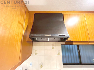 パワフルな吸引力で調理中の臭気等をしっかり処理してくれ、室内を快適に保ってくれます。