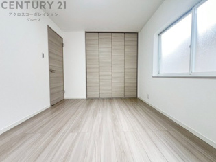 創造性や成長を促す遊びの空間を提供。学習や趣味に集中できる環境を整えます。個別のプライベートスペースは自己表現と自立心を育み、心地よい睡眠環境を整えリラックスできる場所を提供。