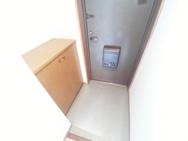 ルミエールコートの玄関