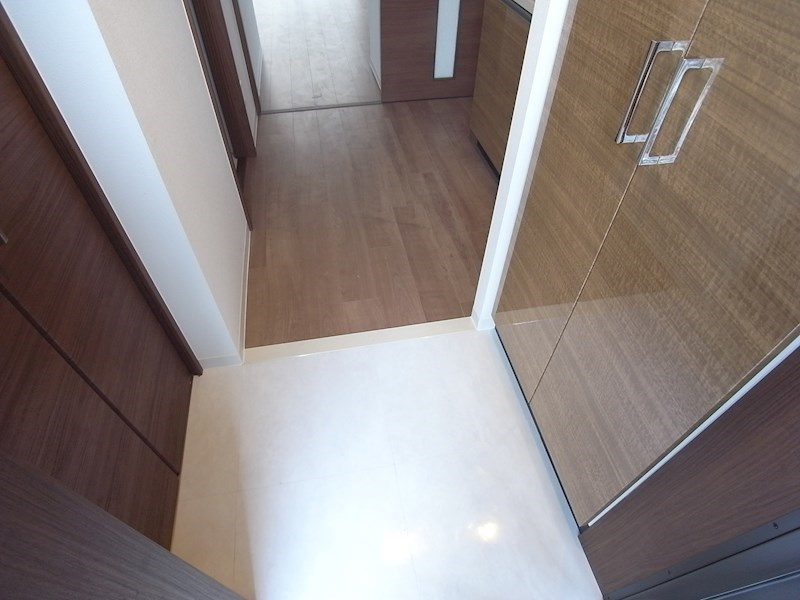 ファーストフィオーレ神戸元町の玄関