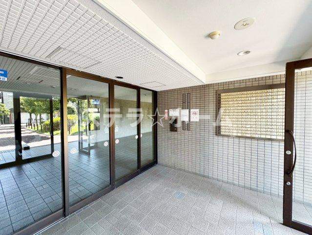 ファミル・パーク鶴見のエントランス|清潔なエントランスです