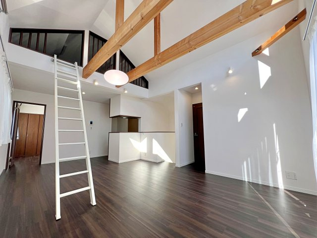 横浜市金沢区東朝比奈一丁目戸建の居間・リビング