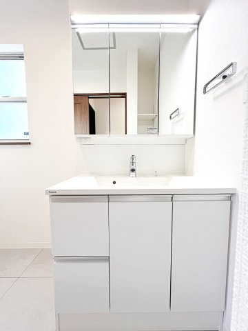 横浜市金沢区東朝比奈一丁目戸建の独立洗面台