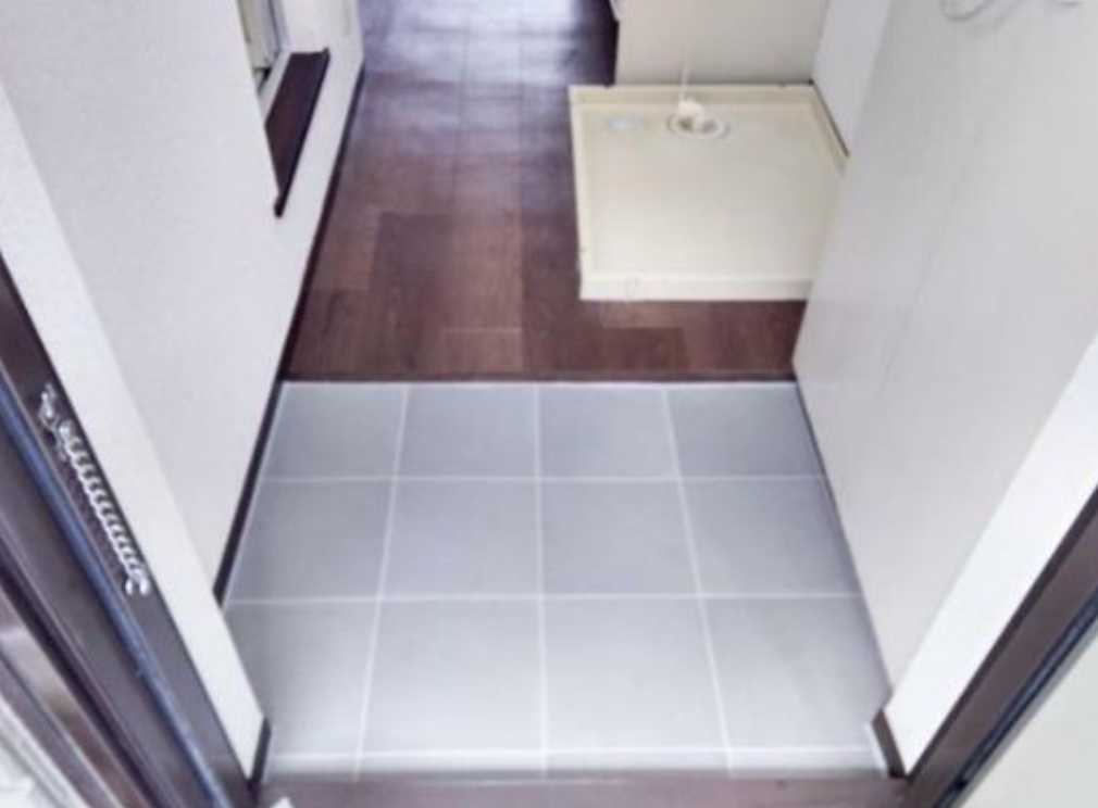 ガーデンハウス三軒茶屋　女性限定　陽当たり良好　バストイレ別の玄関