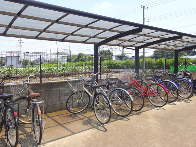 メゾン・パンセのその他共用部分|★屋根付き駐輪スペース★