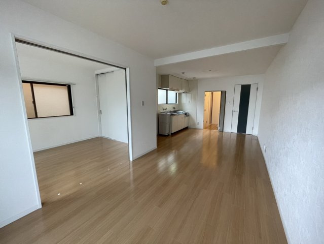 コンドミニアムカワムラの居間・リビング|ゆったりとしたリビングです