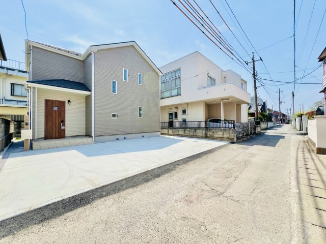 高崎市並榎町の前面道路含む現地写真|前面道路は交通量が少なく、出入りも安心♪