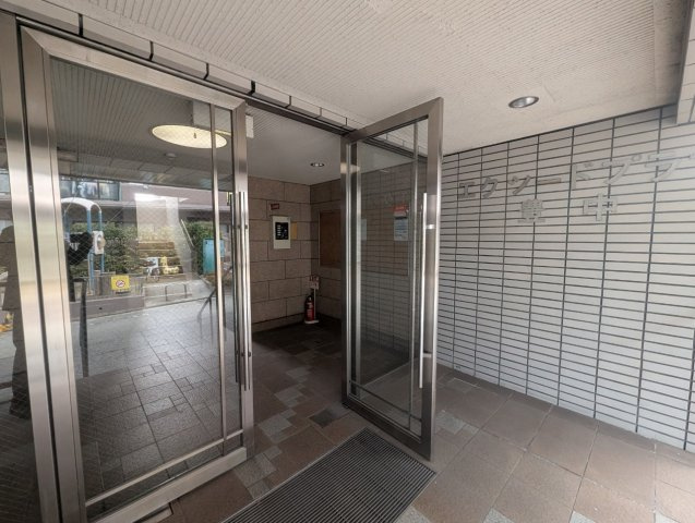 エクシードプラザ豊中のエントランス