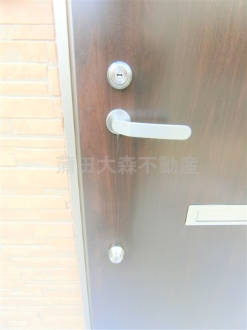 ウェルシー蒲田の玄関