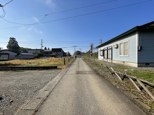 【外観】 | 【建築条件なし】大仙市下鴬野 実測653.20坪 築古倉庫あり 