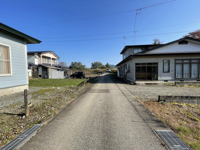 【外観】 | 【建築条件なし】大仙市下鴬野 実測653.20坪 築古倉庫あり 
