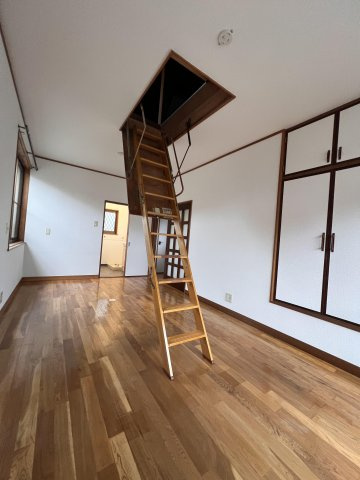 今崎邸貸家の居間・リビング|おしゃれな居間です