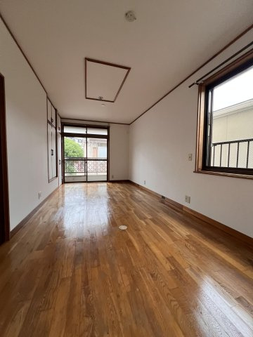 今崎邸貸家の居間・リビング|使いやすいリビングです