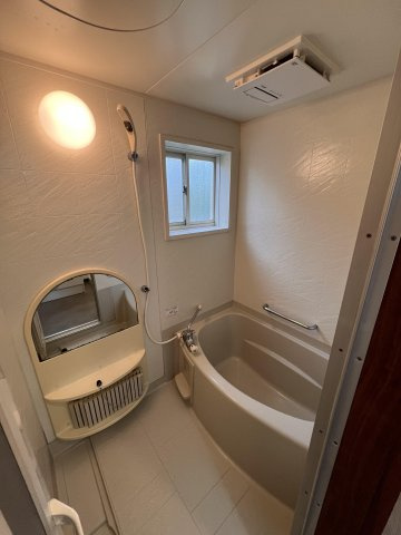 今崎邸貸家の浴室|きれいなお風呂です