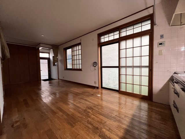 今崎邸貸家の居間・リビング|使いやすいリビングです