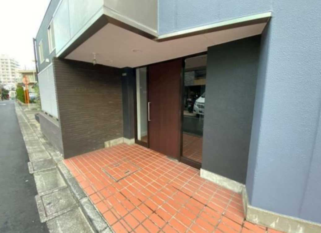 セレステ三軒茶屋　ネット無料　独立洗面台　オートロックのエントランス