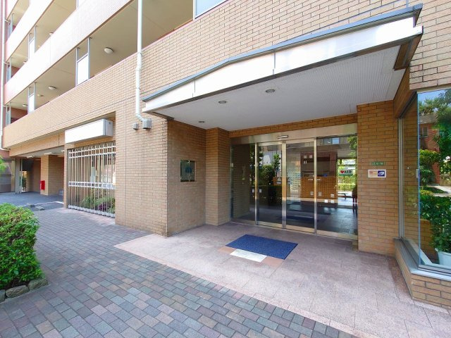 アールヴェール文京大塚公園のエントランス