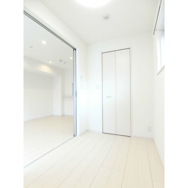 リブリ昭和園の洋室