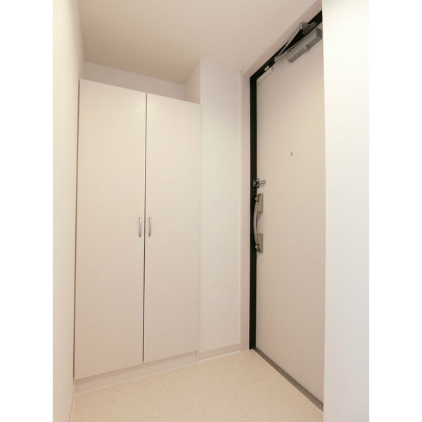 リブリ昭和園の玄関