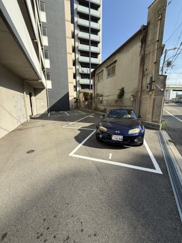 【駐車場】リヴィアス難波ルノン