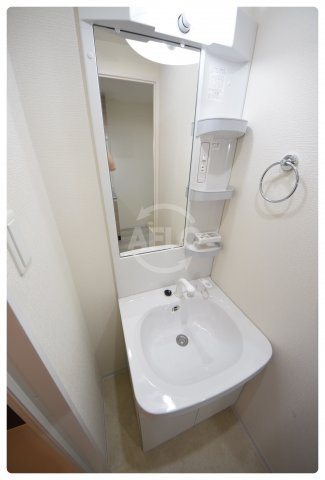 Mv.imp大阪鶴橋の独立洗面台|BADGE鶴橋　洗面化粧台