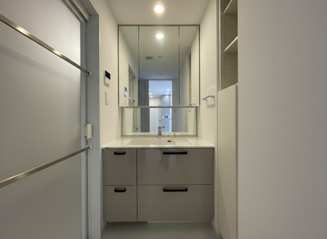 アルファステイツ飯塚駅の独立洗面台