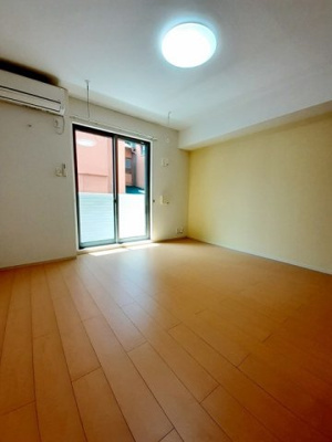 【居間・リビング】 | ルーチェ高砂 | こちらのリビングで趣味の時間をお楽しみください