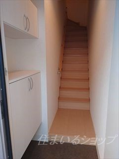 広島市安佐北区亀山１丁目のアパートの玄関|シューズボックス