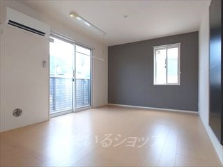 広島市安佐北区亀山１丁目のアパートの居間・リビング