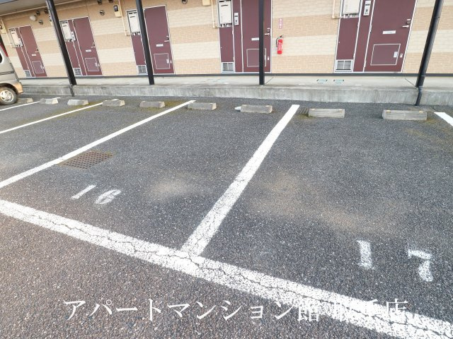 レオパレスサンハイムの駐車場|画像7