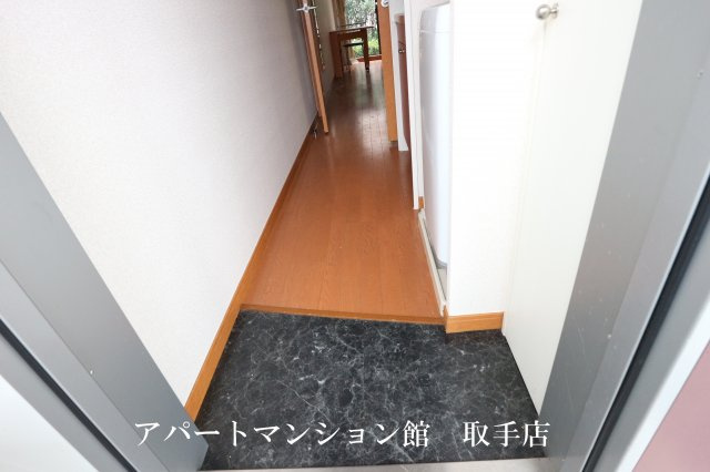 レオパレスISLANDの玄関