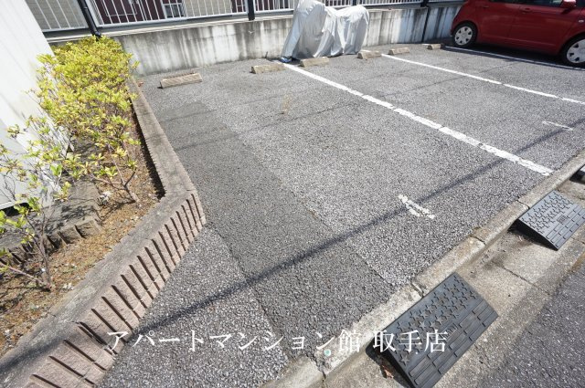 レオパレスISLANDの駐車場