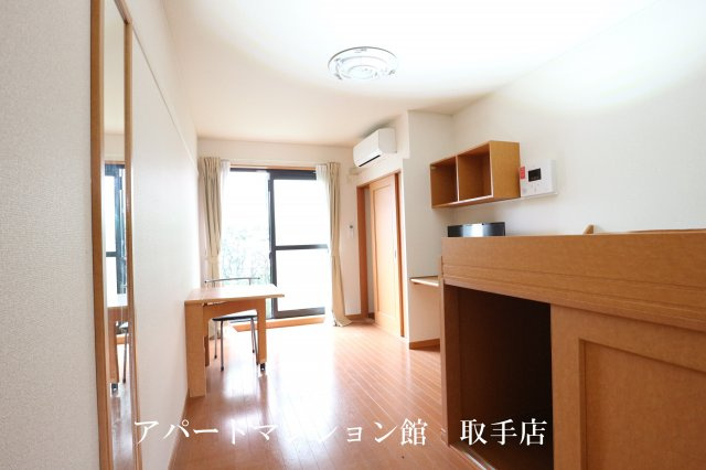 レオパレスISLANDの居間・リビング|画像3