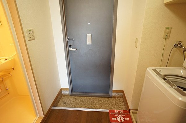 レオパレスイクシードの玄関