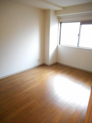 【居間・リビング】 | カルム北本2号棟 | ゆったり過ごせる居間です