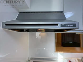 パワフルな吸引力で調理中の臭気等をしっかり処理してくれ、室内を快適に保ってくれます。