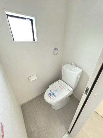 【トイレ】 | 福岡市南区花畑3丁目4期　1号棟（全1棟）【仲介手数料無料・0円】 | 現地写真。1階のトイレです。