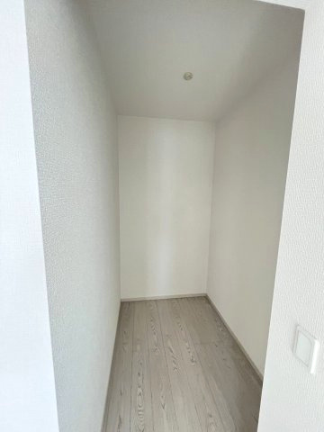 【収納】 | 福岡市南区花畑3丁目4期　1号棟（全1棟）【仲介手数料無料・0円】 | 現地写真。ウォークインクローゼットです。