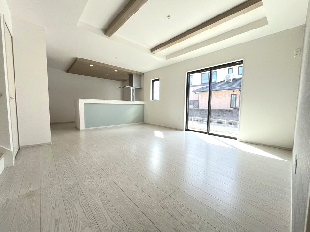 【居間・リビング】 | 福岡市南区花畑3丁目4期　1号棟（全1棟）【仲介手数料無料・0円】 | 現地写真。リビングです。