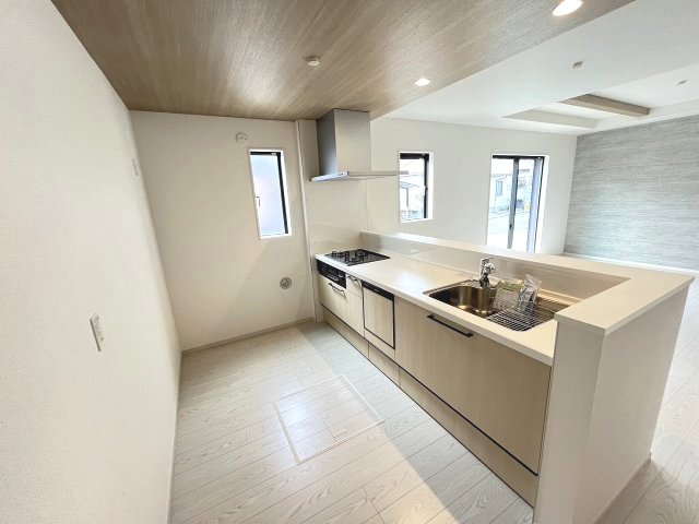 【キッチン】 | 福岡市南区花畑3丁目4期　1号棟（全1棟）【仲介手数料無料・0円】 | 現地写真。