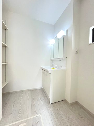 【洗面所】 | 福岡市南区花畑3丁目4期　1号棟（全1棟）【仲介手数料無料・0円】 | 現地写真。