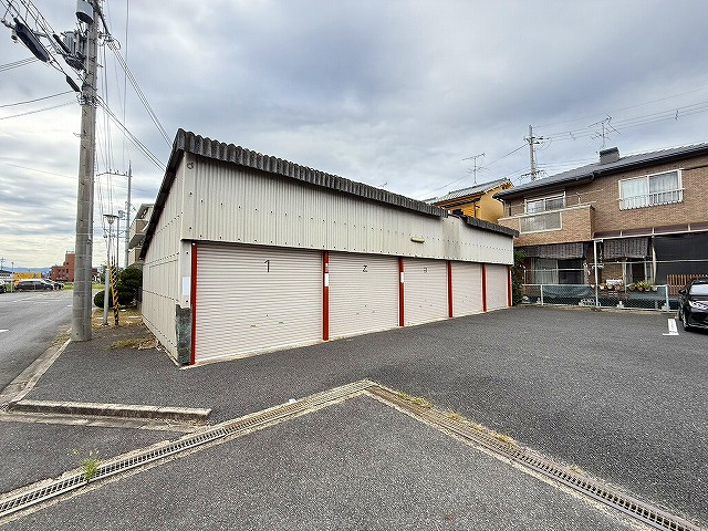 エムズシャッター付ガレージ倉庫の外観