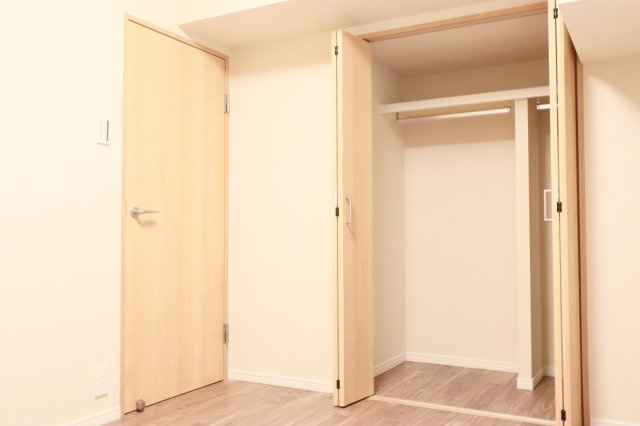 【収納】 | アンピール竹下1号館 | 各部屋にはクローゼットを完備しています！収納が多いお家はすっきりして快適空間です