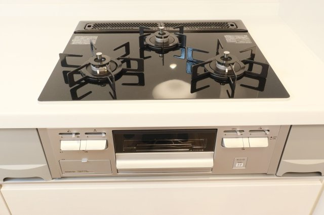 【キッチン】 | アンピール竹下1号館 | 3口コンロ+グリルで効率的にお料理が進められます