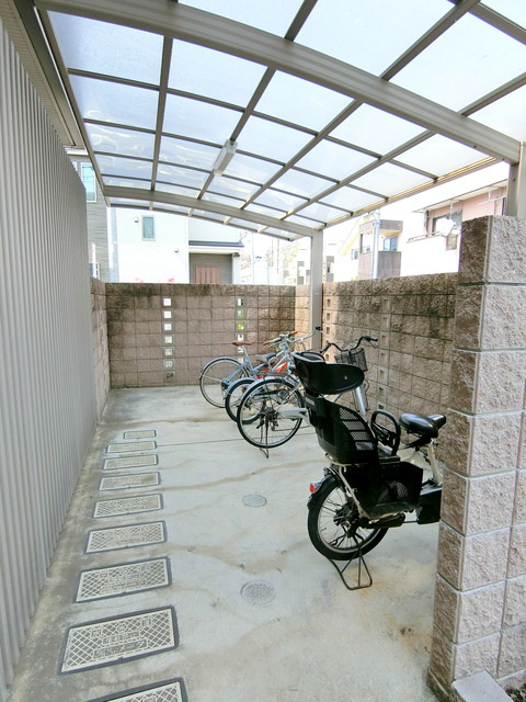 メゾン　クリスティーネのその他共用部分|★屋根付駐輪場★